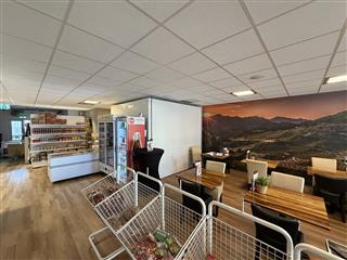 Ruime gecombineerde winkel- en zitruimte