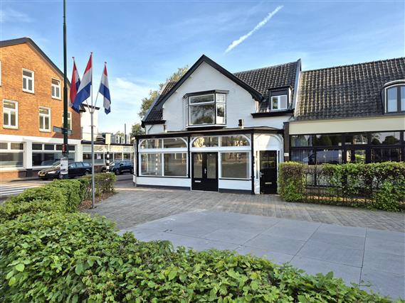 Dorpsplein 6 