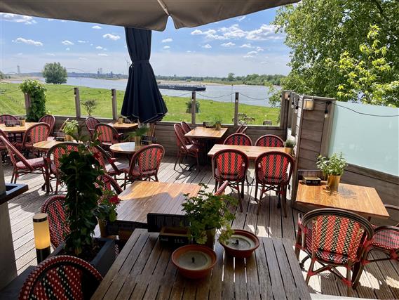 Unieke locatie aan de Waal 39 